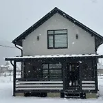 Сasa de vacaciones Gray House Kryvorivnya *